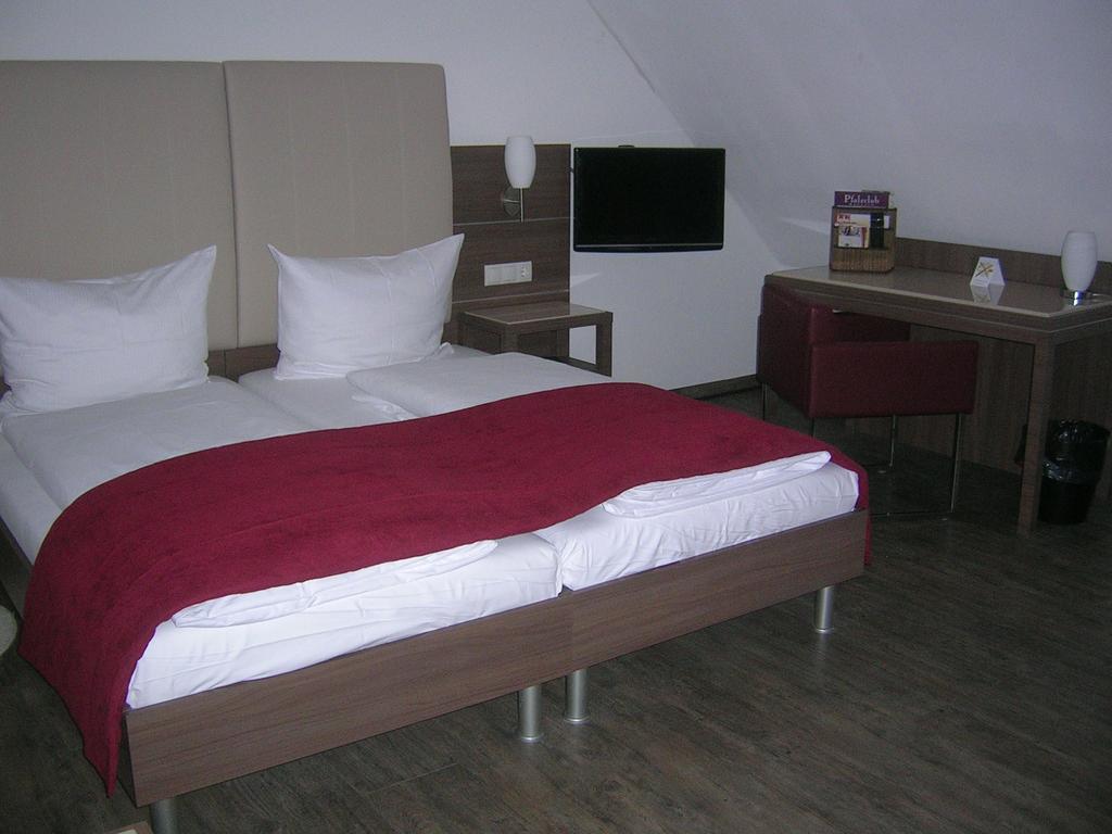 Hotel-Restaurant Pfaelzer Hof Edenkoben Εξωτερικό φωτογραφία